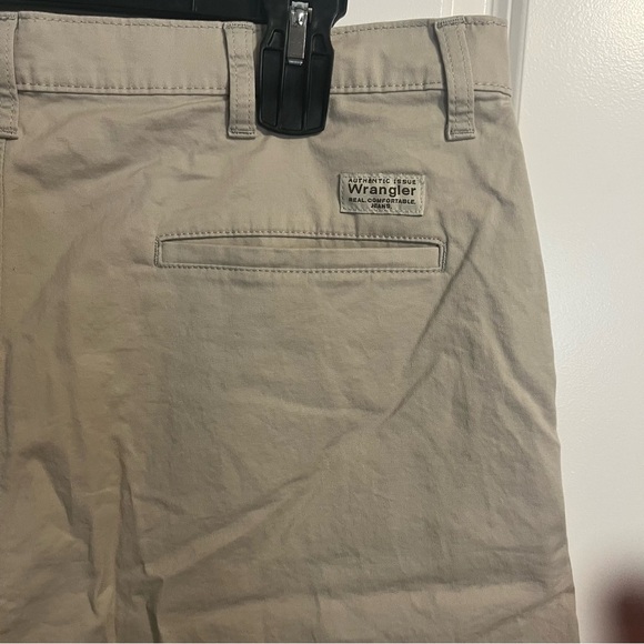 Wrangler Khaki Pants shorts. Men’s size 38 Tall - Picture 3 of 4